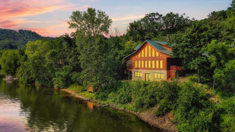 Read more about the article Raven Realty: Best Real Estate Brokerage in La Crosse, WI