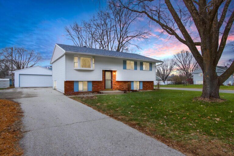 Read more about the article The Ultimate Guide to Buying Your First Home