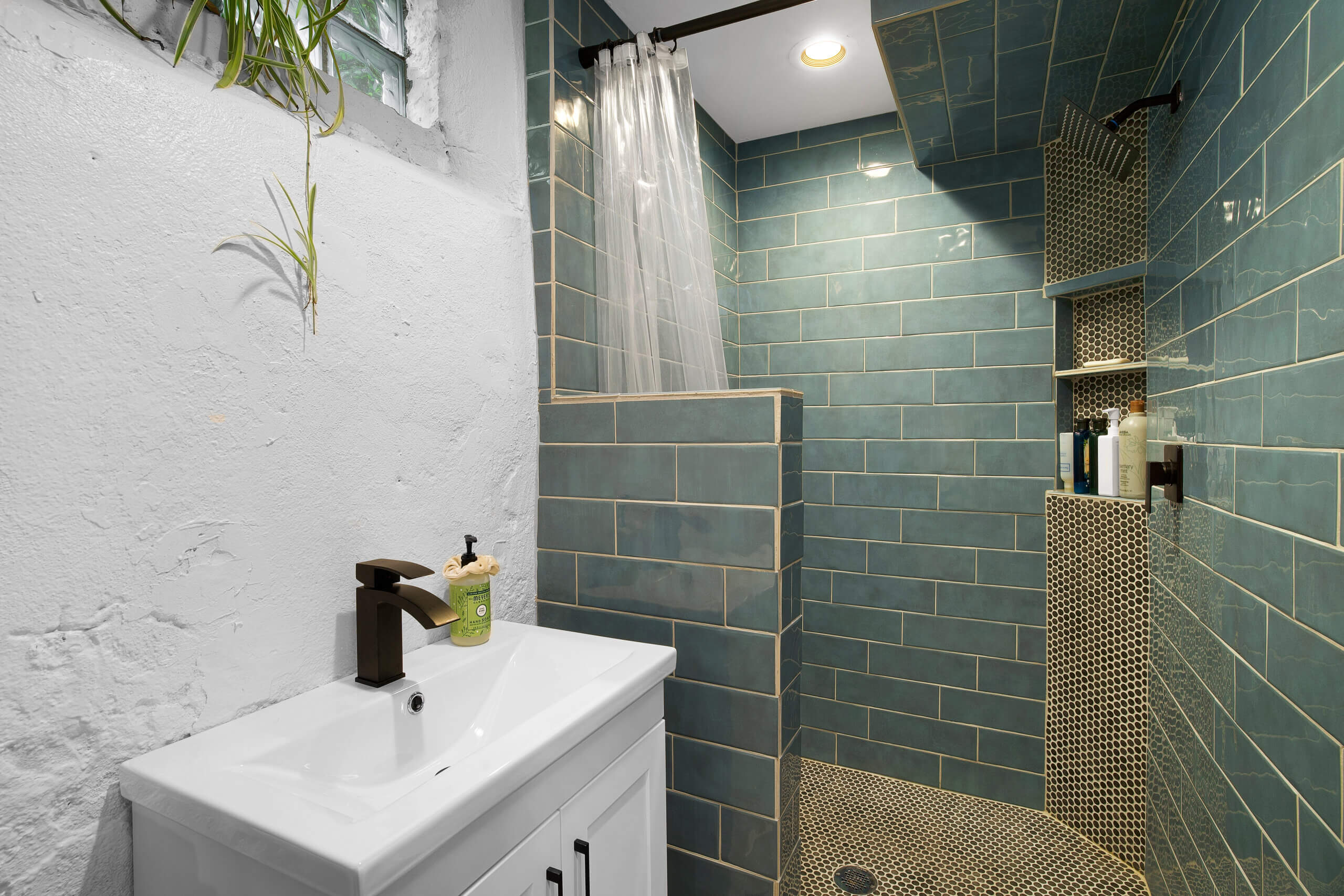 You are currently viewing Fixer-Upper Homes: Exploring the Benefits and Challenges for Homebuyers